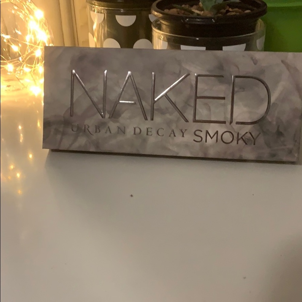 Urban Decay Smoky eyeshadow palette